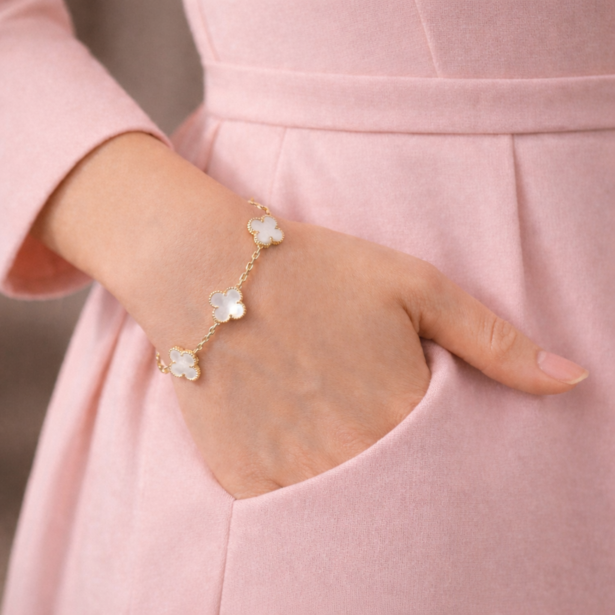 18KT Gold Plated White Elegance Clover Bracelet