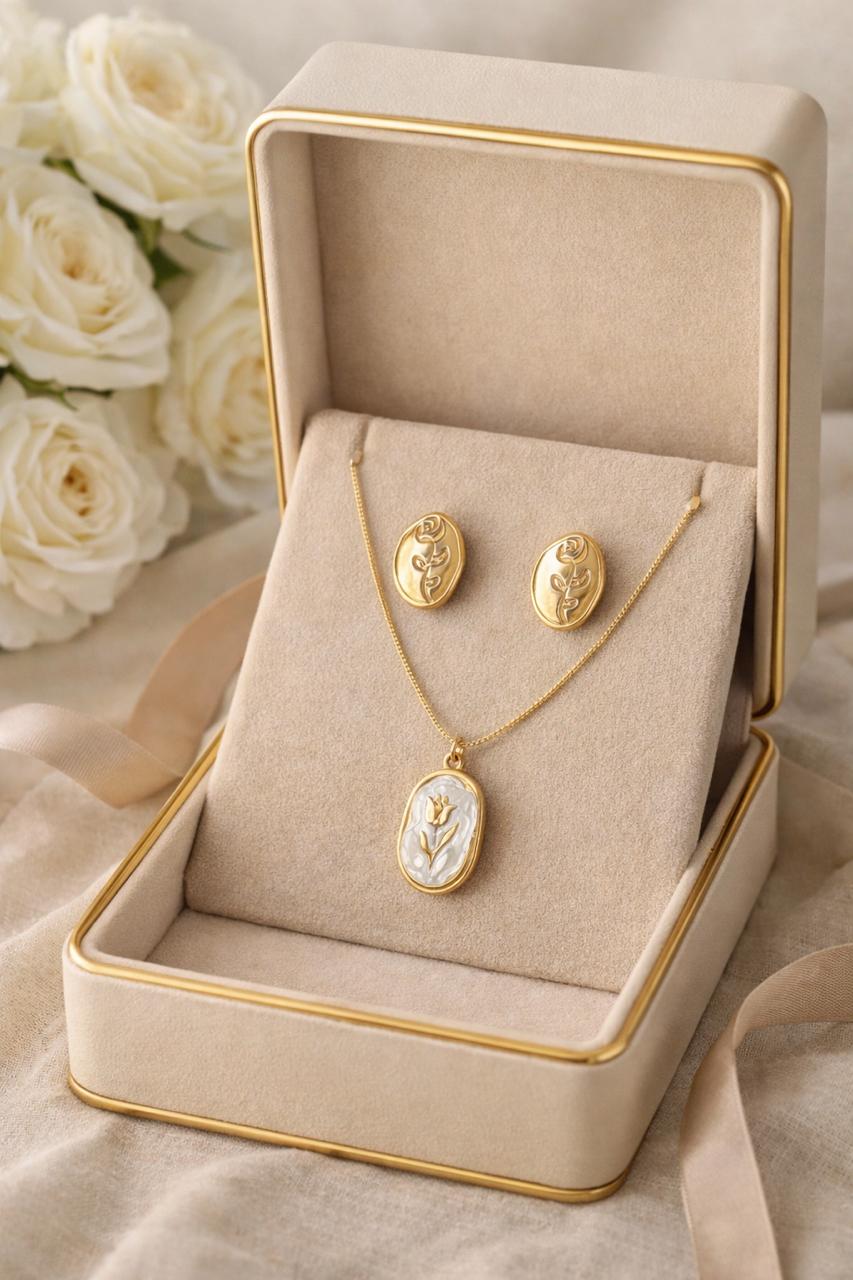 Love in Bloom Pendant Set
