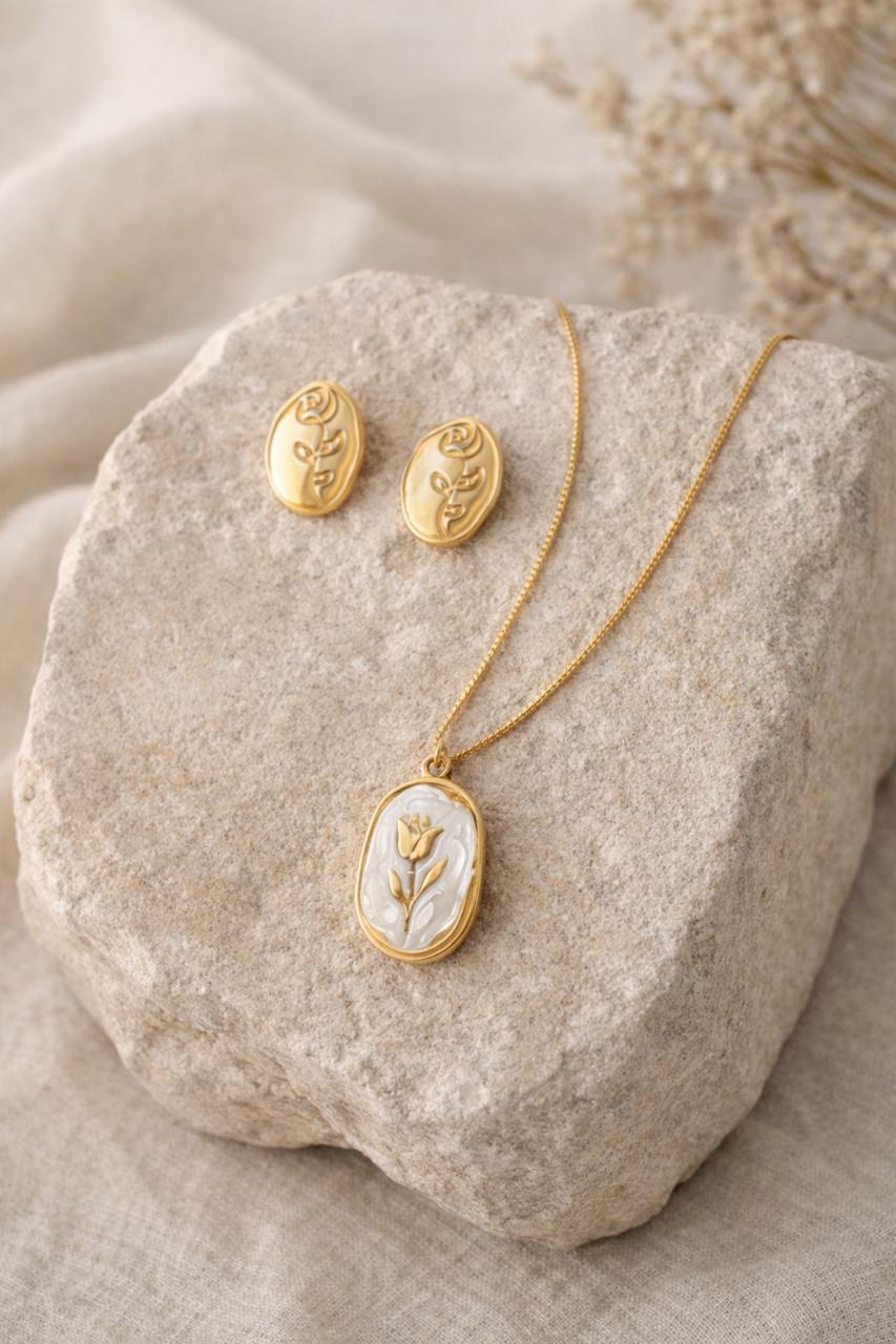 Love in Bloom Pendant Set